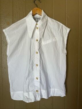 Ganni Diamond Organic Cotton Sleeveless Poplin Shirt in Bright White Size 32